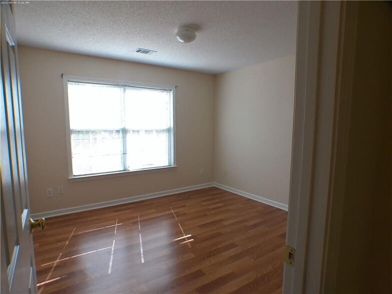 Building Photo - 3674 Kentford Ln