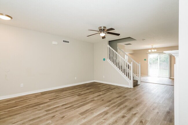 Building Photo - 524 Grassy Bend Dr