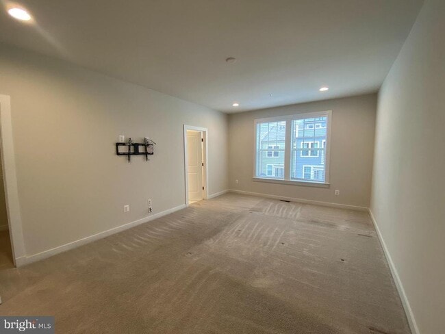 Building Photo - 8612 Shady Pines Dr