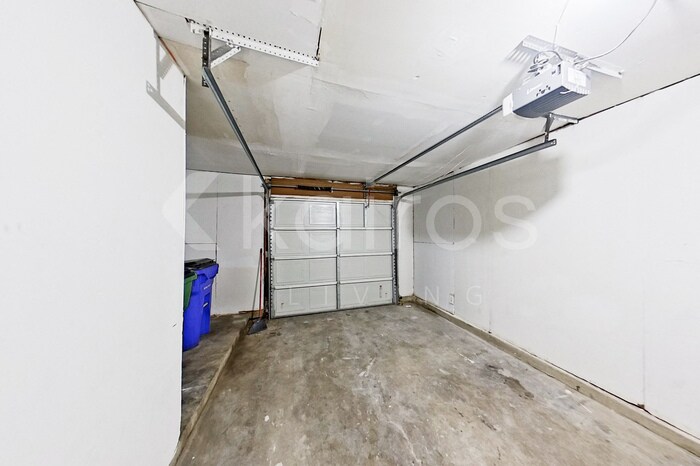 Building Photo - 12211 Knight Dr