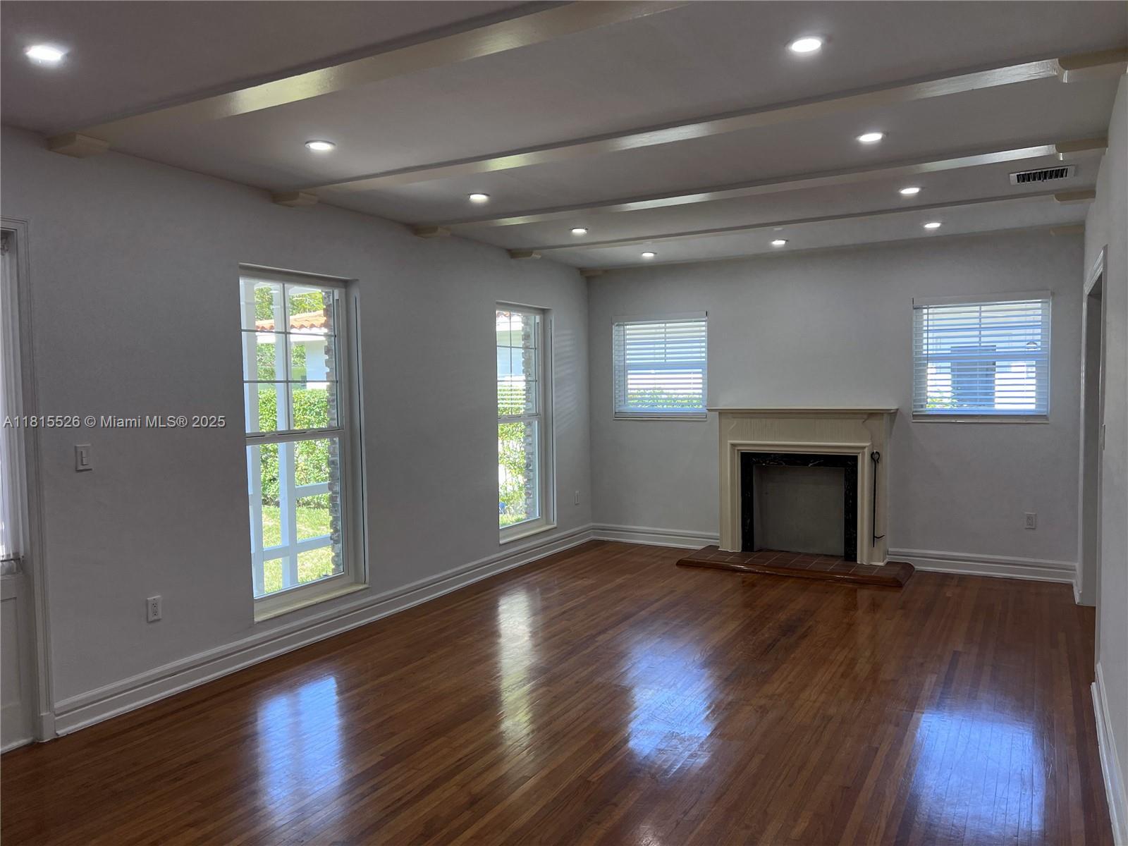 Building Photo - 1452 Urbino Ave