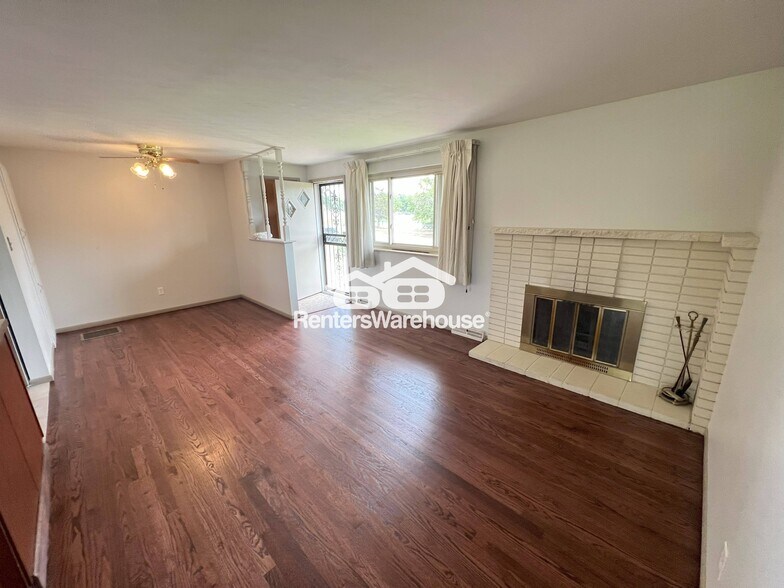 Building Photo - 7759 Elmwood Ln