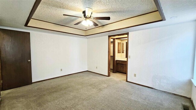 Building Photo - 10417 Fairfax Ln