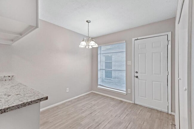 Building Photo - 507 Whippoorwill Dr