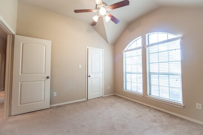 Building Photo - 5211 Belvedere Dr