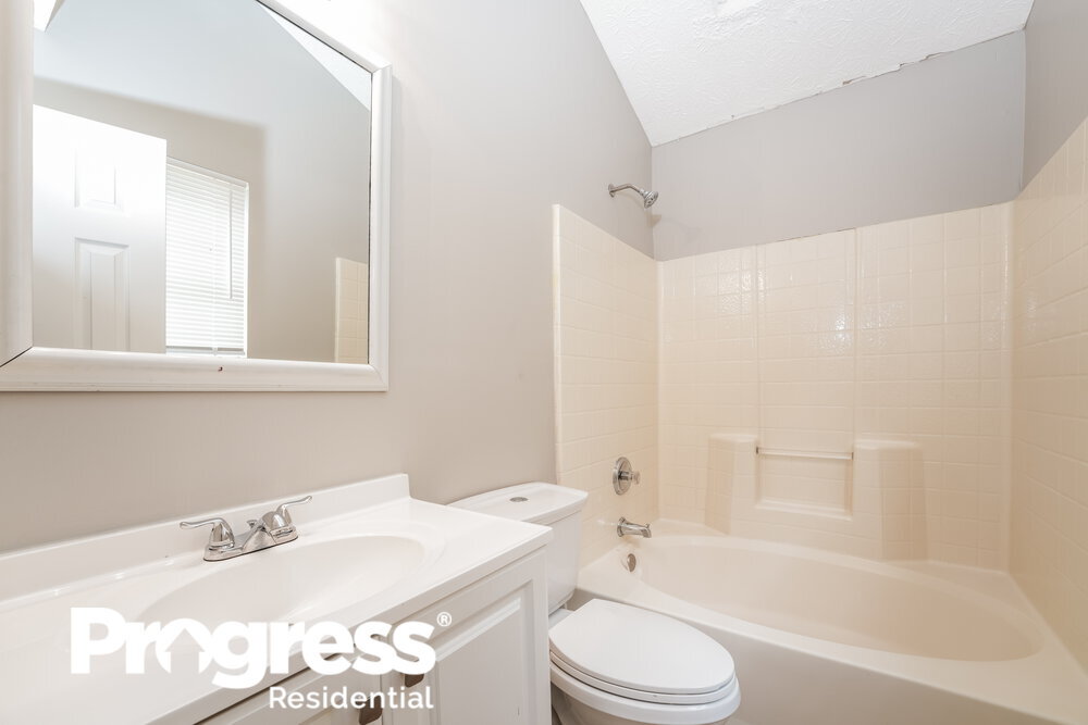 Building Photo - 2855 Robinson Wood Dr