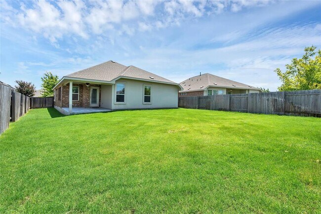 Building Photo - 1005 Fountain Grass Way