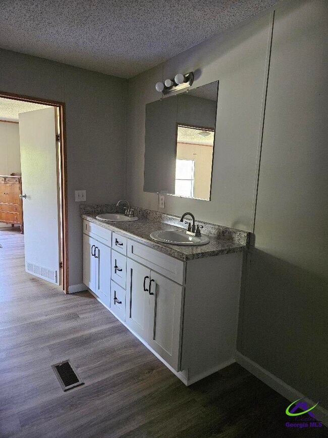 Building Photo - 83 Troon Dr