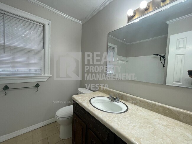 Building Photo - 3163 Highpoint Dr