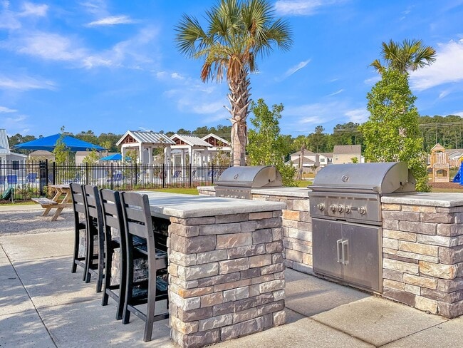 Building Photo - 3 Bedroom 2.5 Bath Located in Pine Hills i...