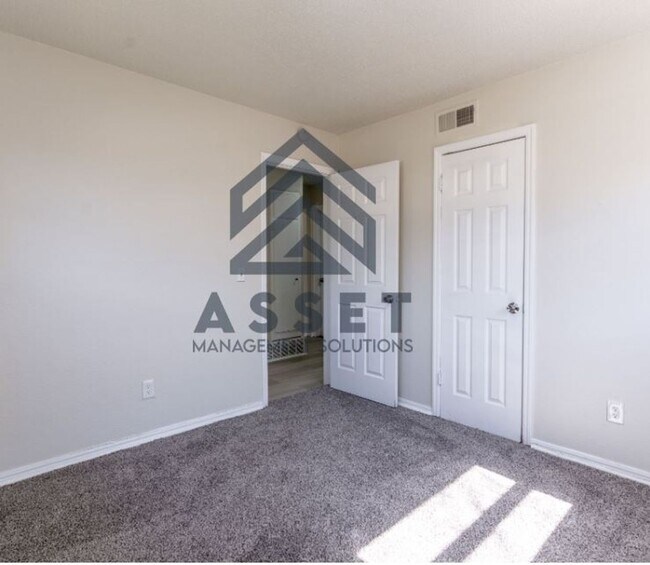 Building Photo - 4 Bedroom Available for Lease & Rent to Own!