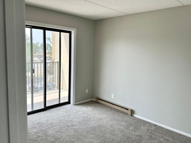 Building Photo - 2 Bedroom Downtown Condo - Available May 1st