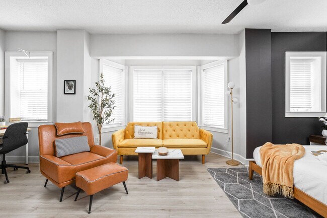 Primary Photo - 230 E 9th St