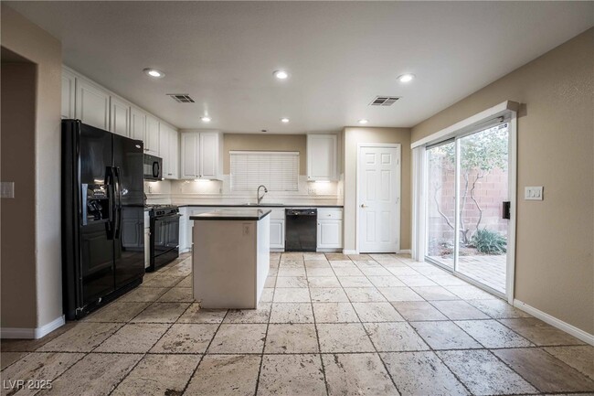 Building Photo - 736 Anacapri St