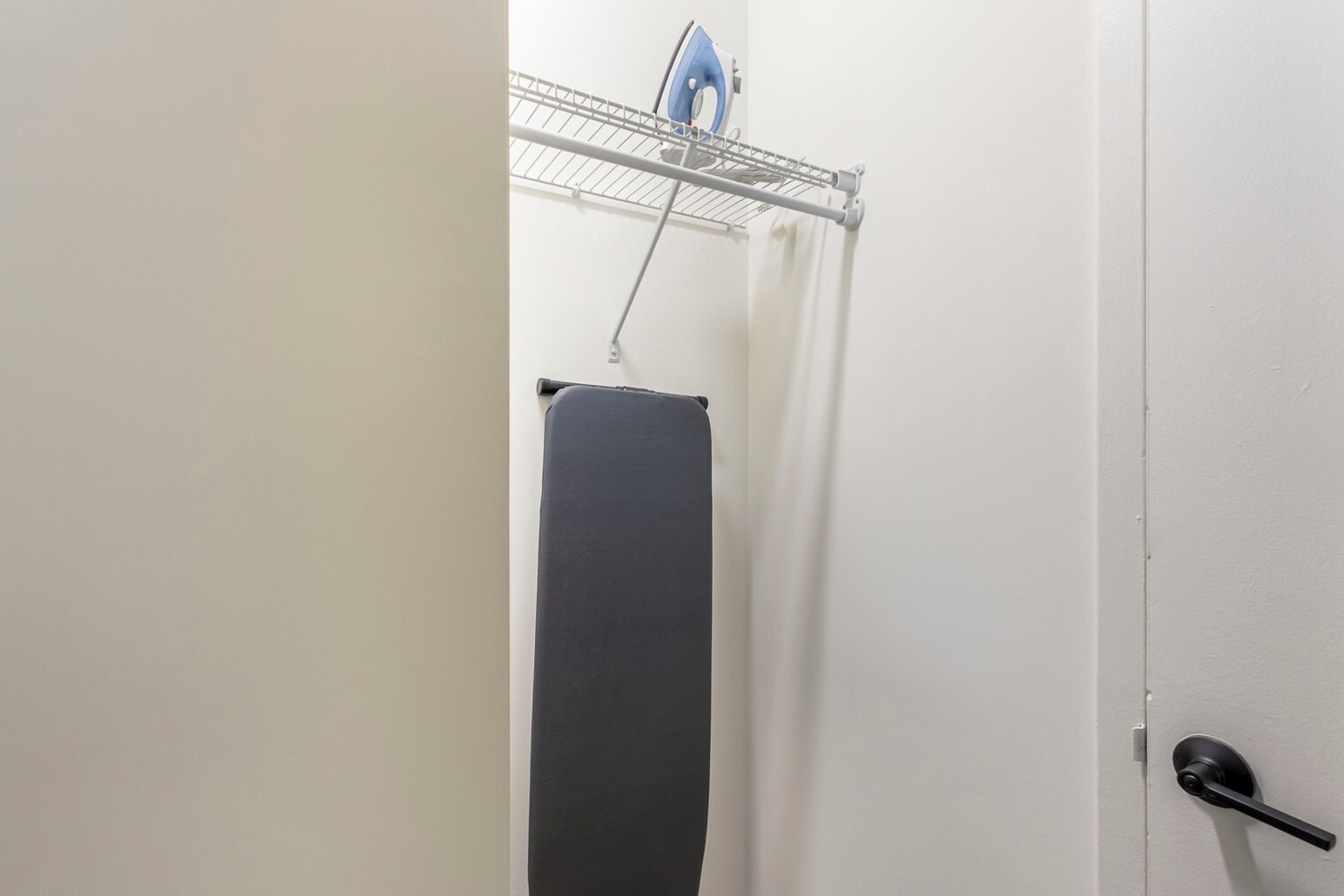 Building Photo - 21 E Chestnut St