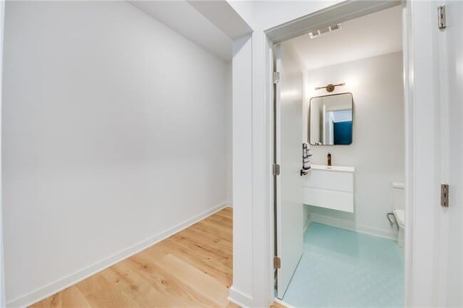 Building Photo - 208 12th St NE