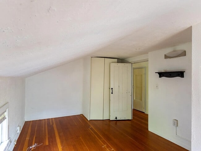 Building Photo - 115 Chapin St