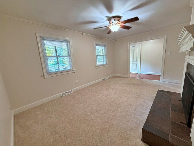 Building Photo - 8800 Sedbergh Dr