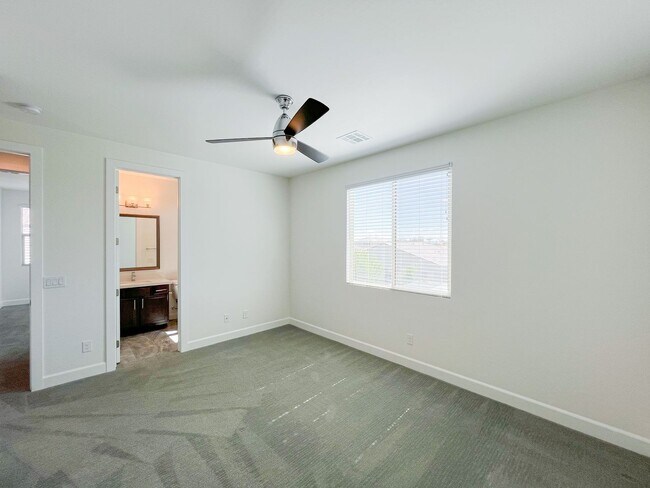 Building Photo - Exquisite Luxury Rental in Prestigious Gated Tule Springs Community