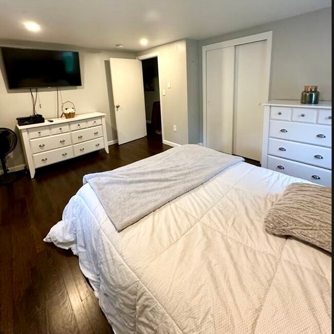 Building Photo - 29 Fresh Pond Cir