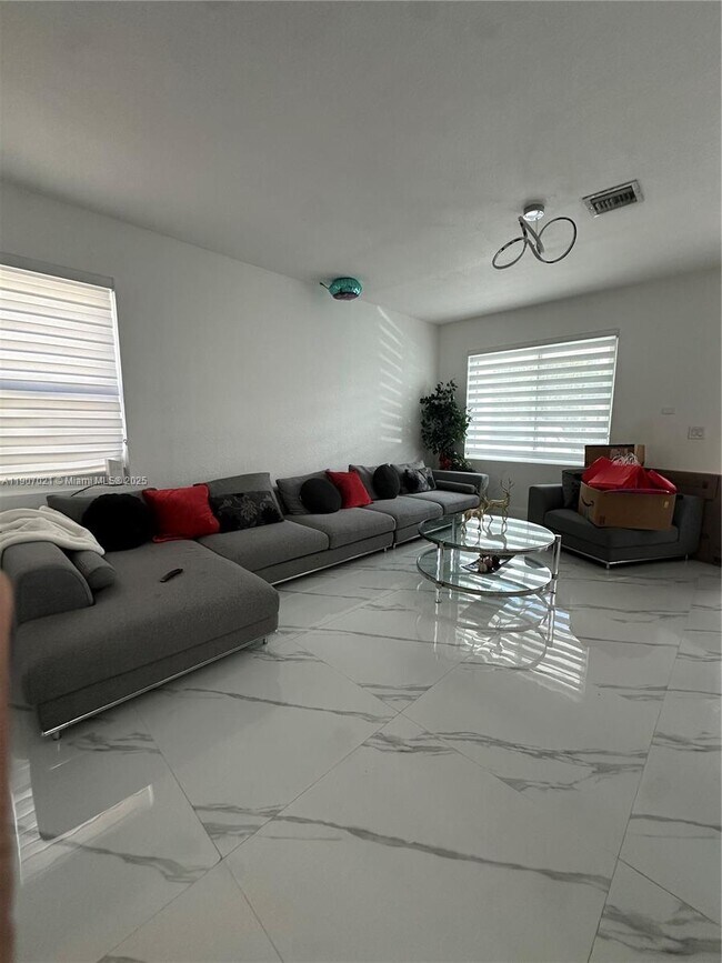 Building Photo - 12923 SW 285th Terrace