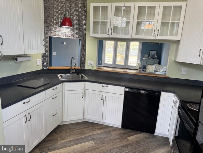 Building Photo - 8013 Bridgepointe Dr