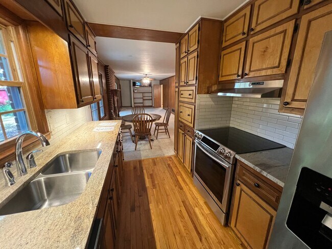 Building Photo - Conveniently Located Home Tucker/Stone Mou...