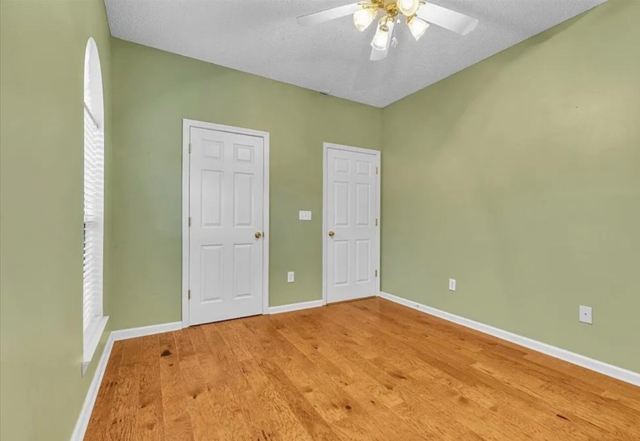 Building Photo - 1694 Red Oak Dr