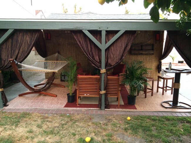 Building Photo - 1513 N Catalina St