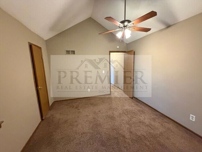 Building Photo - 3556 NE Independence Ave