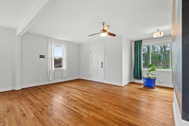 Building Photo - Gorgeous Home in Durham Near Downtown