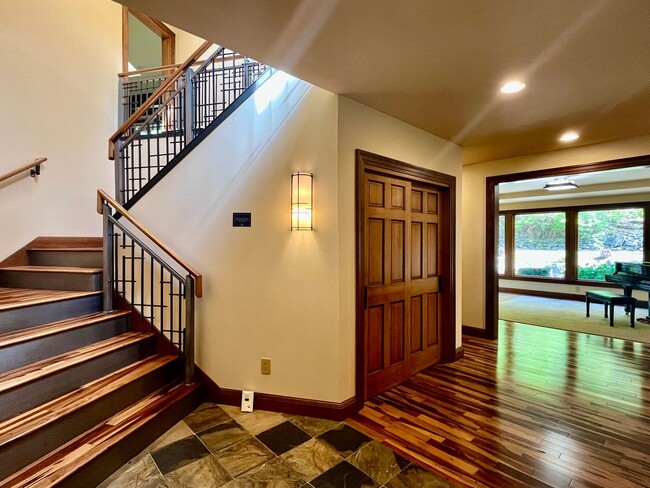 Building Photo - Luxury Estate Retreat in the Heart of Samm...