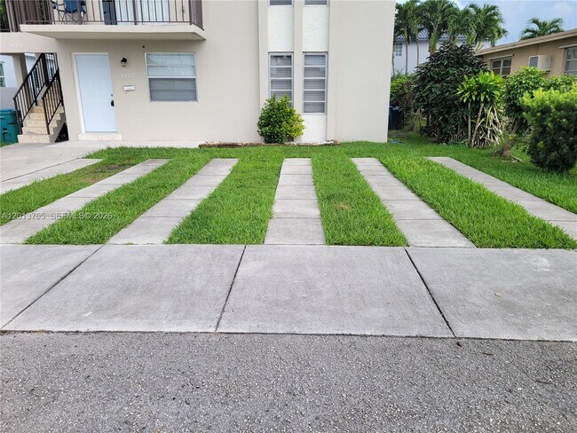 Building Photo - 3425 SW 89th Ave