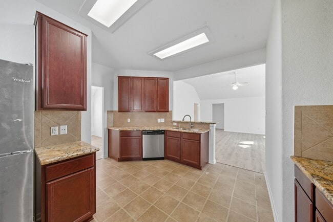 Building Photo - 14730 Fir Knoll Way