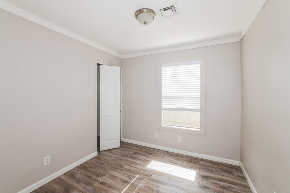 Building Photo - 6528 W Grandview Rd