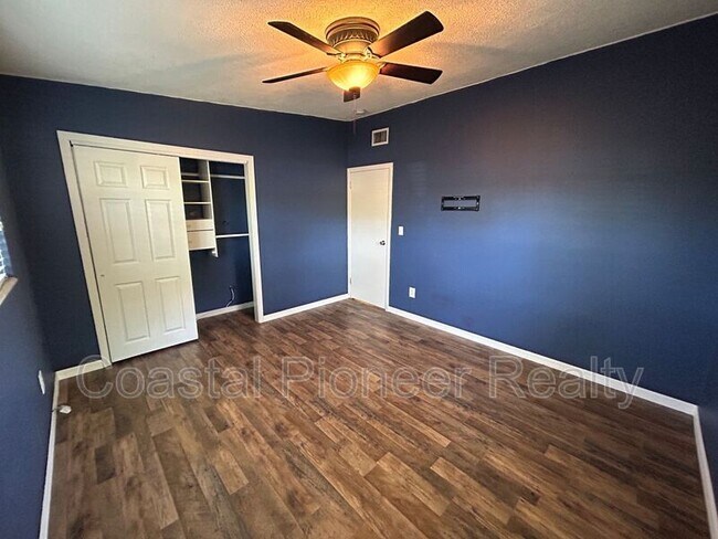 Building Photo - 4106 W San Rafael St