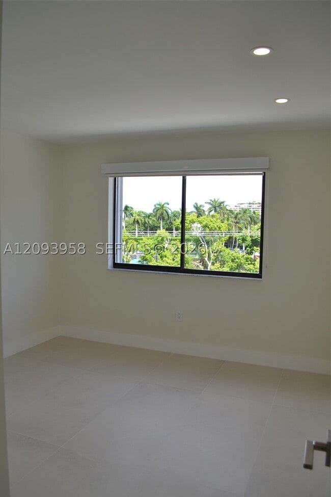Building Photo - 255 Galen Dr