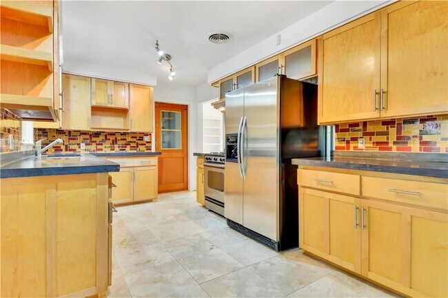 Building Photo - 2300 Rebel Rd