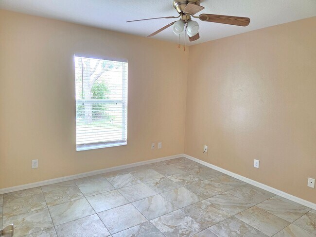 Building Photo - Immaculate 3Bed/2Bath Home-Spacious~Two-Ca...