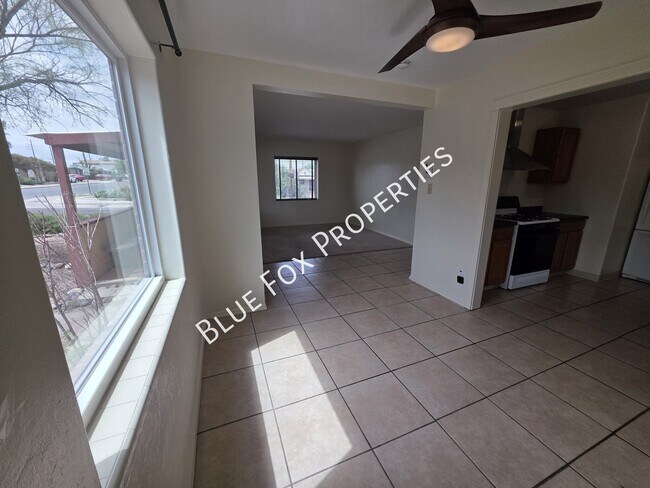Building Photo - 1301 E Lee St