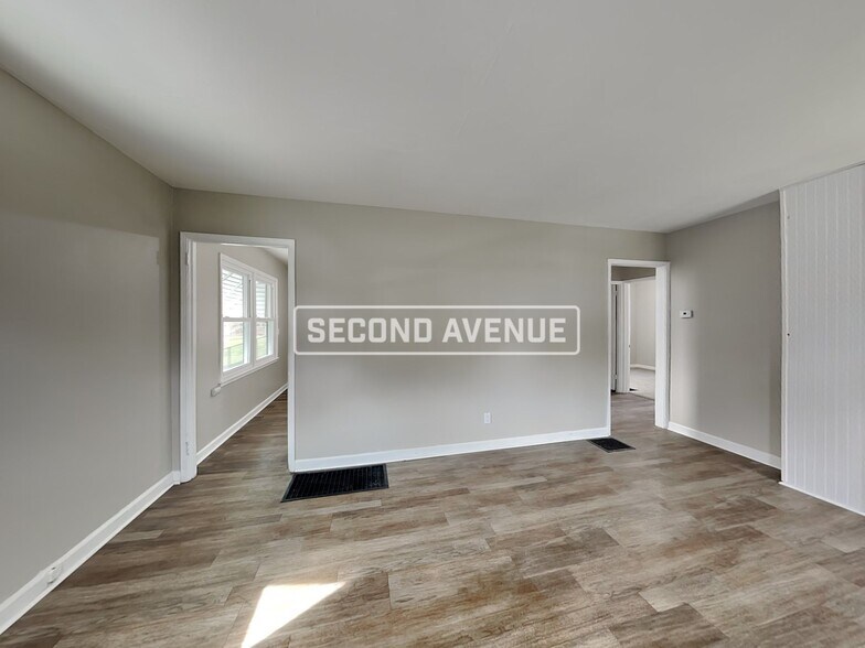 Building Photo - 536 E Epworth Ave