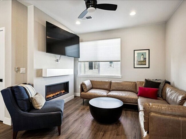 Building Photo - 3073 W Bates Ave