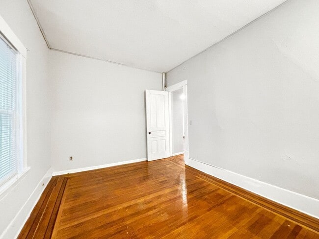 Building Photo - 2725 Dupont Ave S