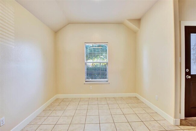 Building Photo - 356 Housefinch Loop