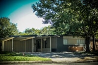 Building Photo - 904 Chevy Chase Dr
