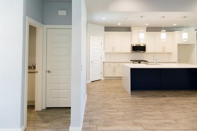 Building Photo - 306 Kirks Holw