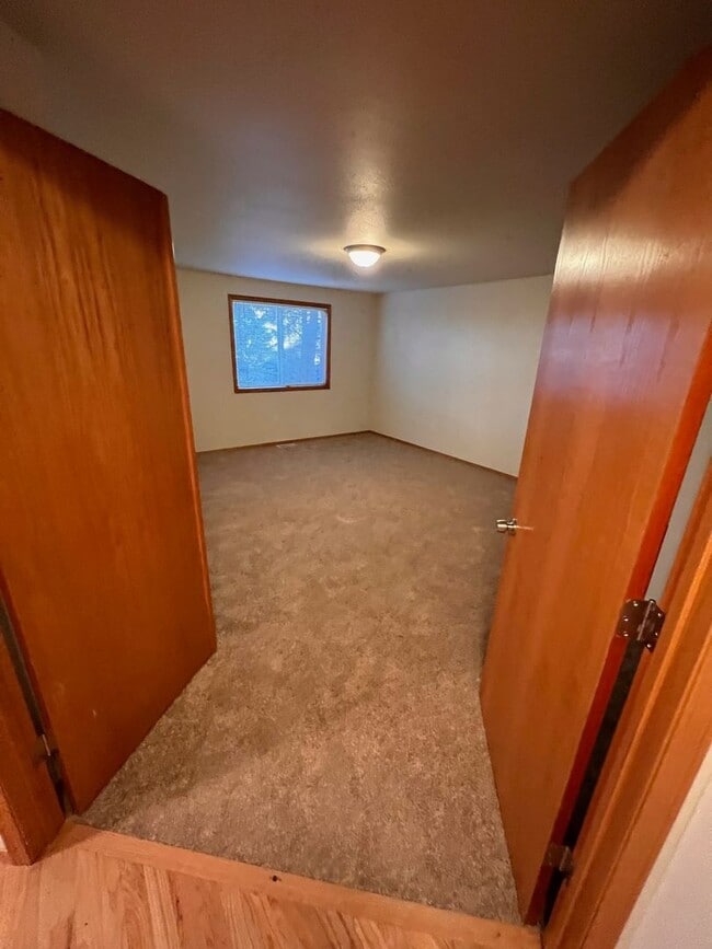 Building Photo - Lake Louise Gem