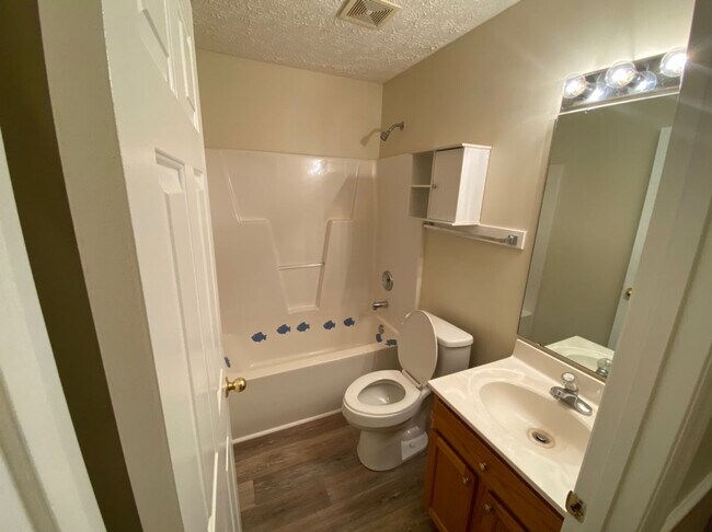 Building Photo - Wonderful 3 Bedroom Raleigh Ranch Home