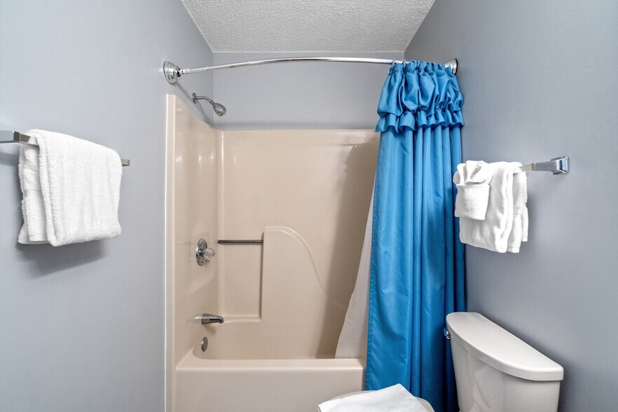 Building Photo - 1930 Bent Grass Dr