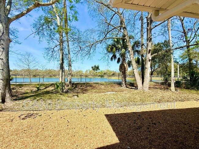 Building Photo - 748 Bethune St